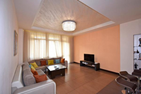 Northern Avenue 2 bedroom Modern Apartment With Balcony HH570